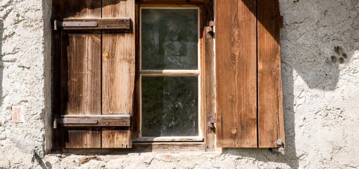 Vyměňte dřevěná okna za plastová