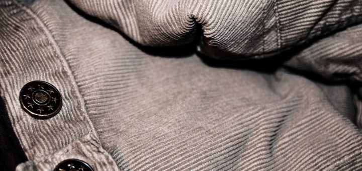 Manšestrákové bundy i krajky. To taky patří k podzimním hitům letošního roku