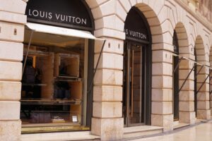 Lodičkotenisky? Představil je Louis Vuitton