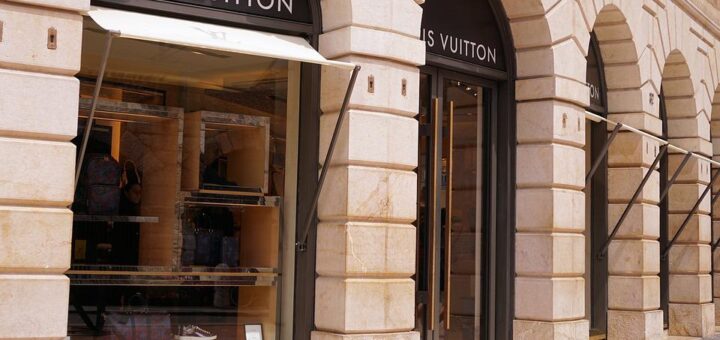 Lodičkotenisky? Představil je Louis Vuitton