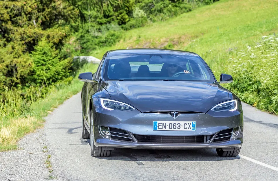 Kterými auty nyní jezdí Elon Musk, šéf automobilky Tesla?